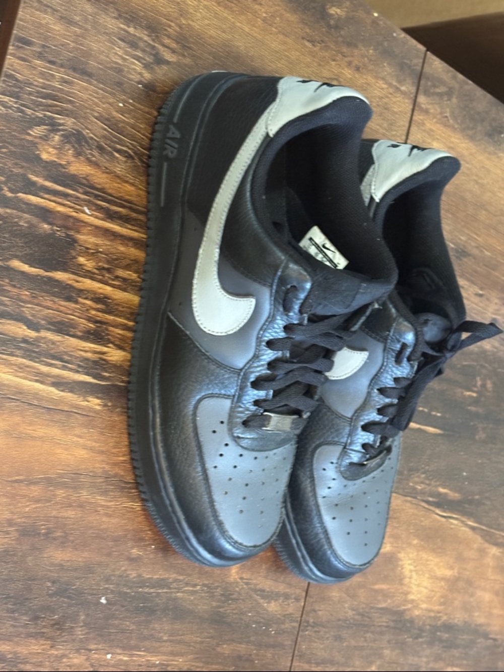 Nike Men's Low-Top Sneakers in Black and Gray
